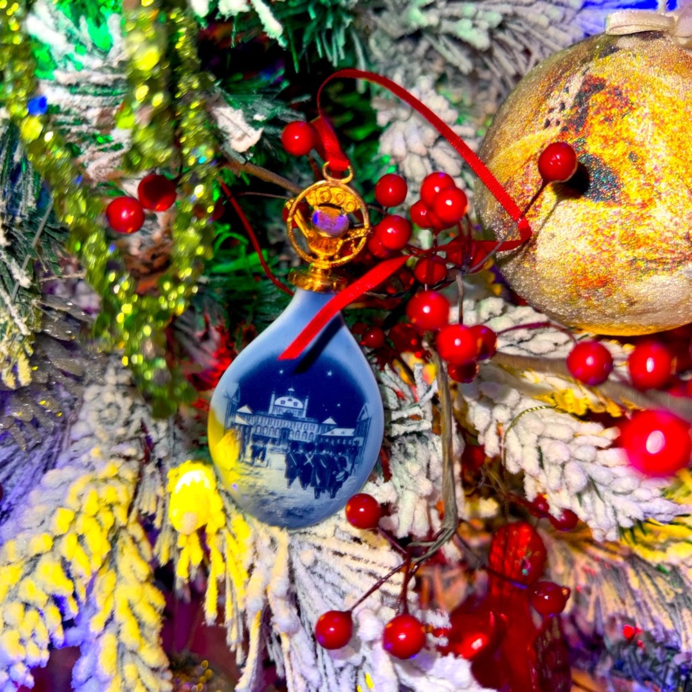 1990 BING & GRONDAHL, ANNUAL TEAR DROP PORCELAIN CHRISTMAS TREE ORNAMENTS
3.5